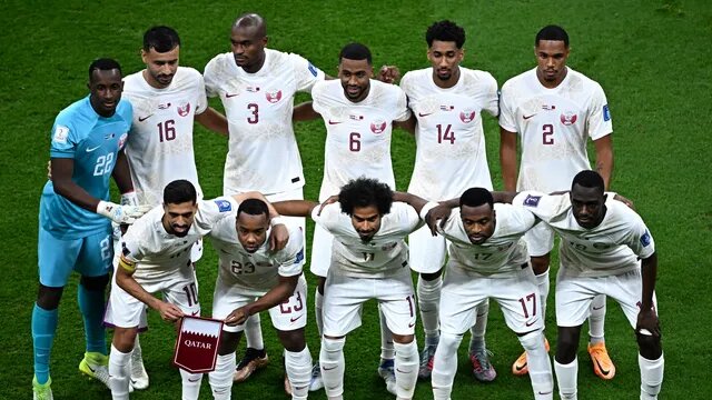 A seleção do Qatar se tornou a pior equipe anfitriã em Copas do Mundo, sendo derrotada em todos os jogos. (Foto: AFP)