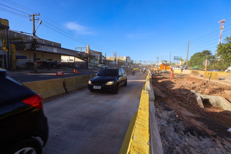 Os veículos menores estão trafegando pela pista de concreto do BRT. (Foto: David Alves / Ag. Pará0