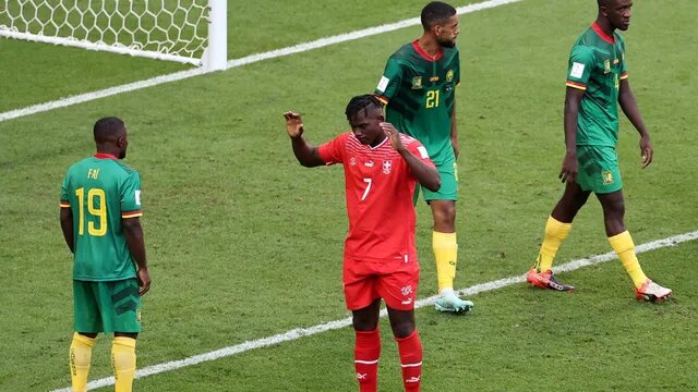 Embolo nasceu em Camarões e não comemorou o gol que fez contra o país de origem. (Foto: Reuters)