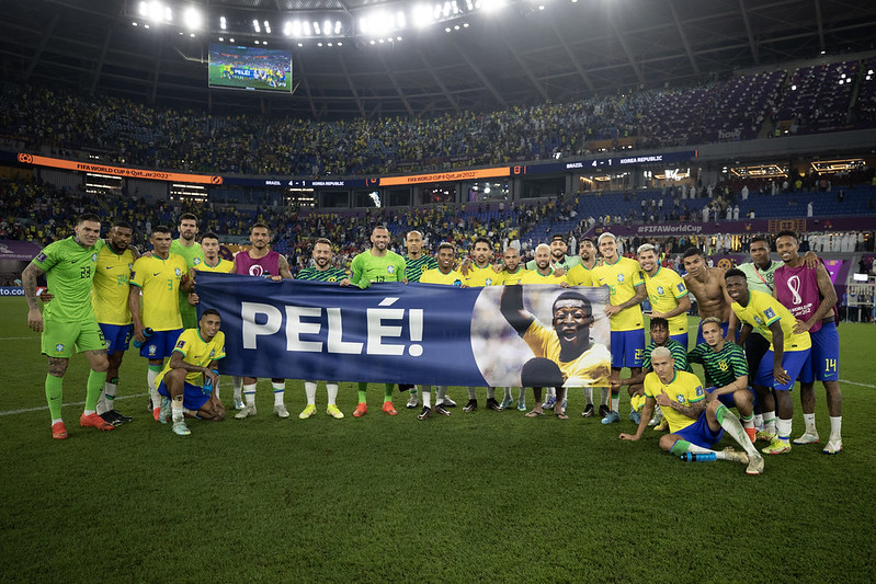 Todos os jogadores do Brasil prestaram homenagem ao Rei Pelé, que está internado em hospital de São Paulo. (Foto: Lucas Figueiredo / CBF)