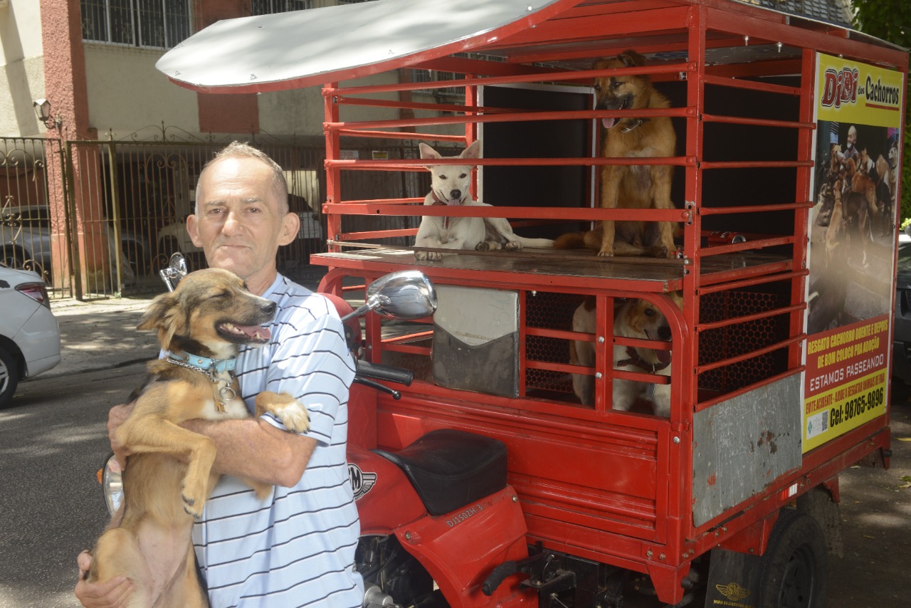 Didi dos Cachorros resgata cães em situação de rua. (Foto: Divulgação)