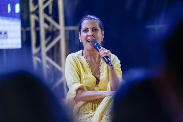 Thalita Rebouças durante palestra em Canaã. (Foto: Ascom Canaã do Carajás)