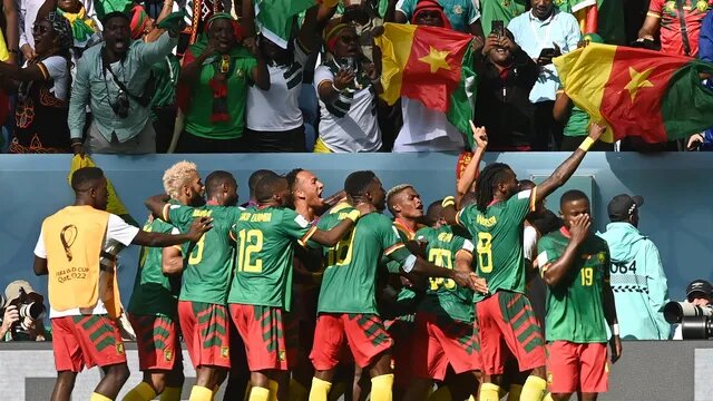 Camarões, embalado pela sua torcida presente no estádio, buscou o empate e se manté com chances de classificação. (Foto: Divulgação)