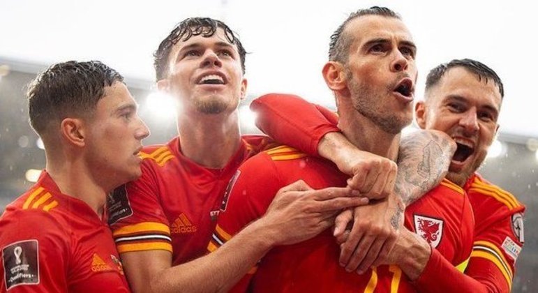 Gareth Bale (ao centro) é a grande estrela da atual geração galesa. (Foto: Divulgação)