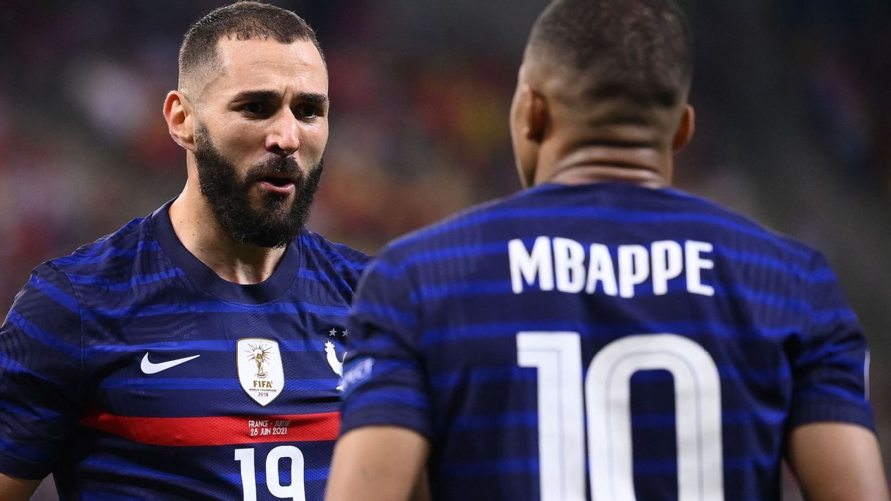 Benzema e Mbappé são as referências da atual seleção francesa. (Foto: Getty Images)