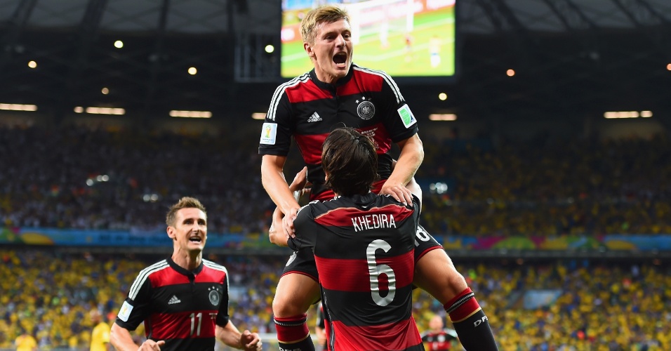 A seleção da Alemanha comemorando um dos gols do 7 a 1. (Foto: 