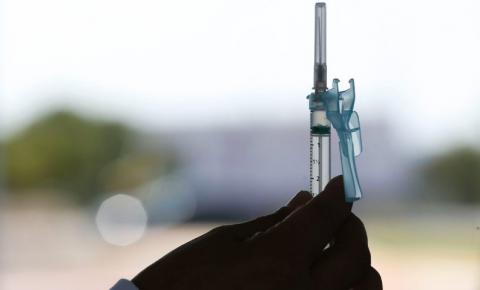 Província do Canadá planeja cobrar imposto para quem não se vacinar